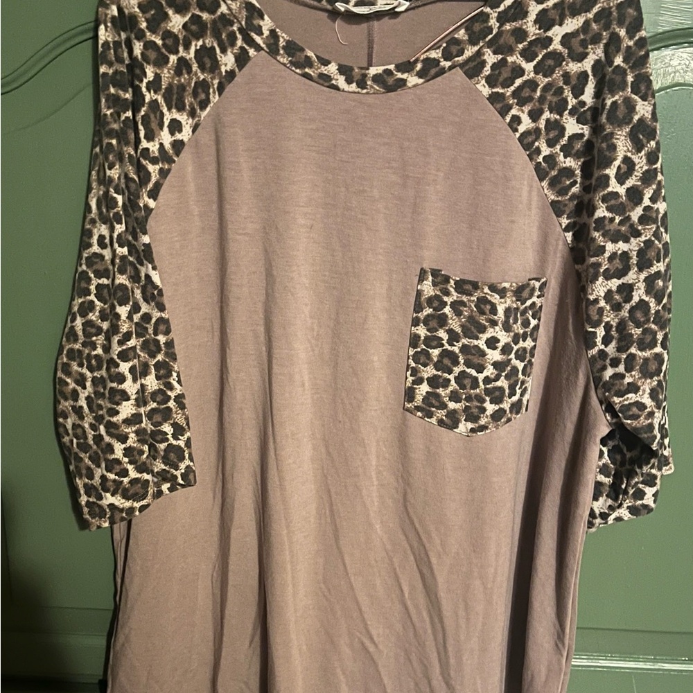 Zenana Outfitters Gray Leopard Sleeve Long Sleeve Top
